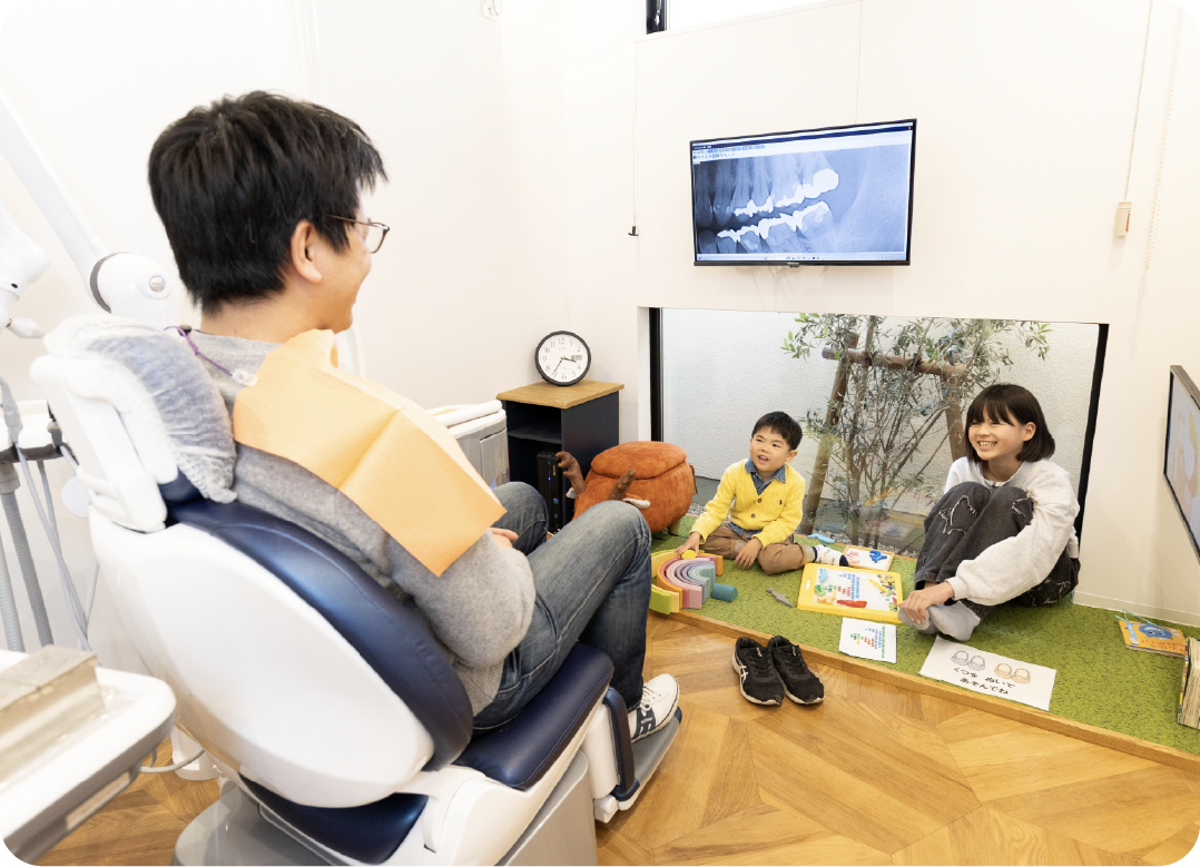 キッズスペースで遊ぶお子様