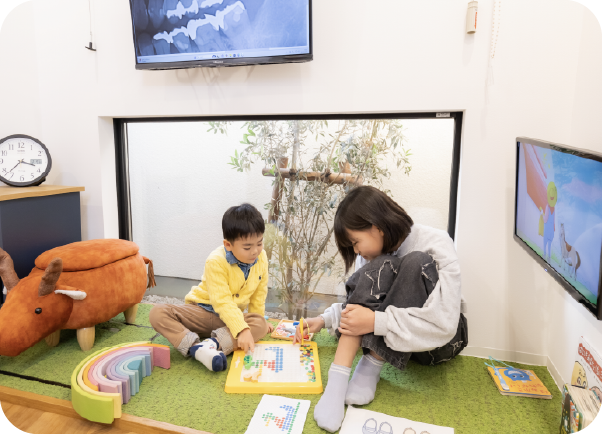 ファミリー診察室で遊ぶお子様